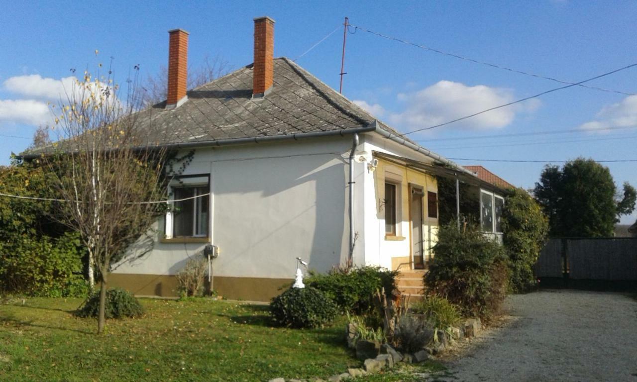 Bochmann Cottage Zalaszanto Екстериор снимка
