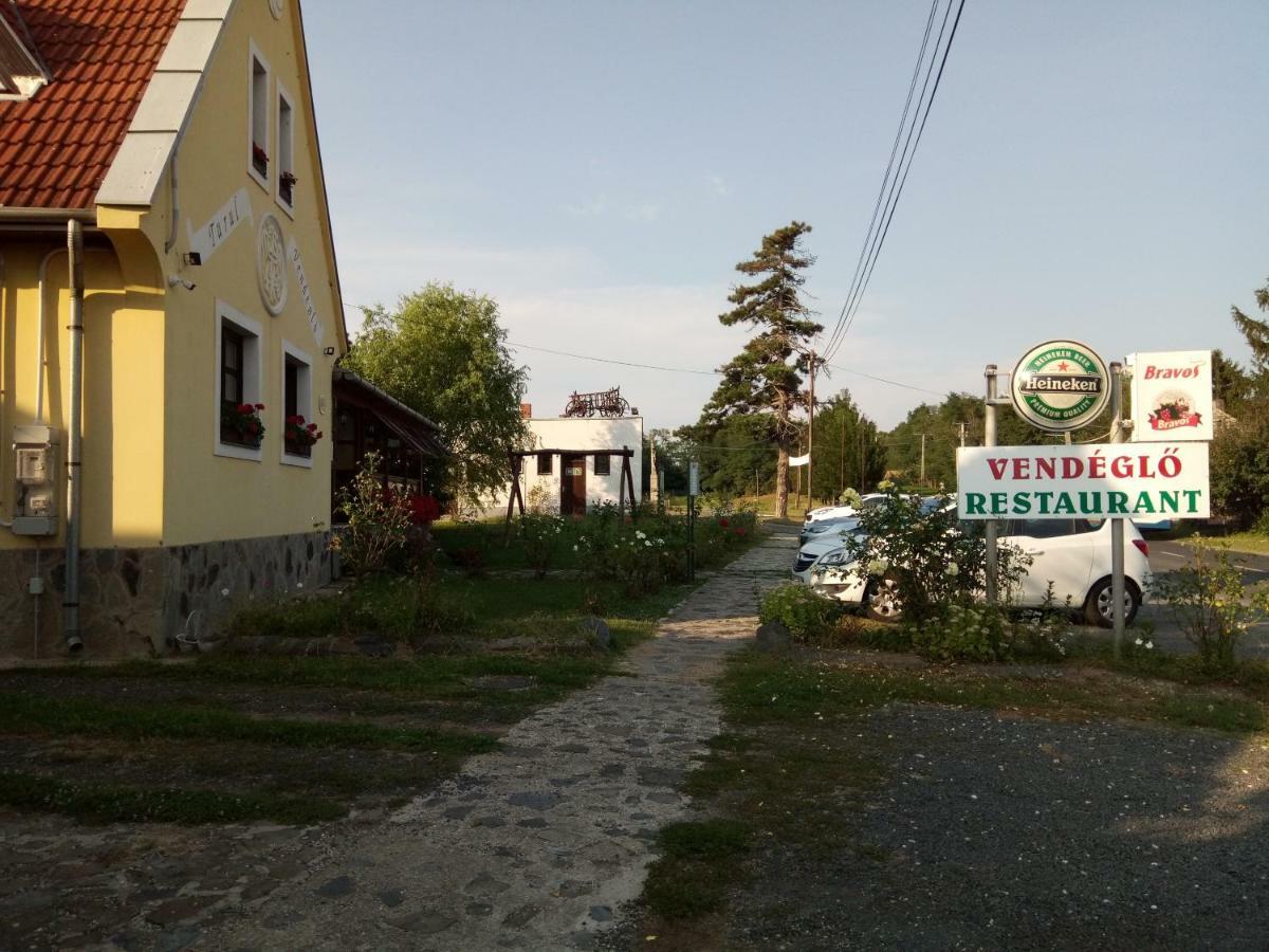 Bochmann Cottage Zalaszanto Екстериор снимка